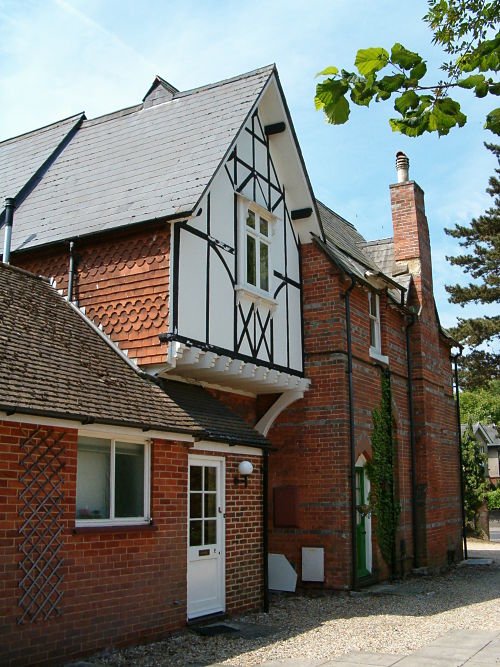 Image of an old house.