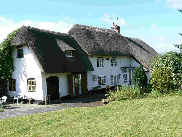Image of an old thatched cottage.